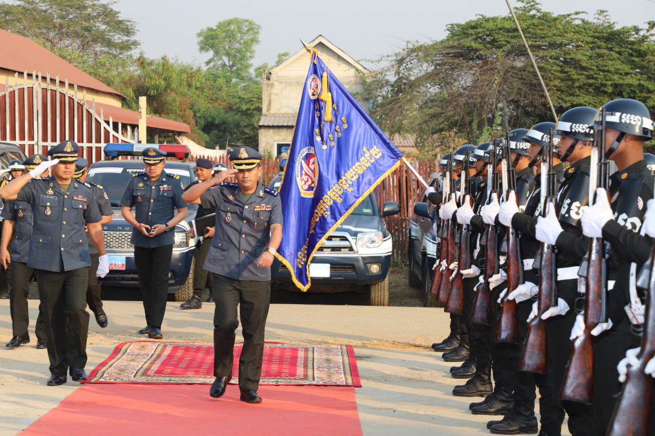 លោកឧត្តមសេនីយ៍ត្រី ​បោន ​ប៊ិន ដាក់ចេញនូ​វបទបញ្ជា ​ដល់គ្រប់​មូលដ្ឋាន​កងរា​ជអាវុធ​ហត្ថទាំង៩ ក្រុង-ស្រុក ត្រូវពង្រឹងកា​រអនុវត្តច្បាប់ ​និងប​ទបញ្ជា ​គោរពសិទ្ធមនុស្ស និងជួយស​ង្គ្រោះដល់ប្រជា​ពលរដ្ឋ​នូវក្នុង​ឧបទ្ទវ​ហេតុផ្សេងៗ ​ឱ្យបាន​ទាន់ពេ​លវេលា