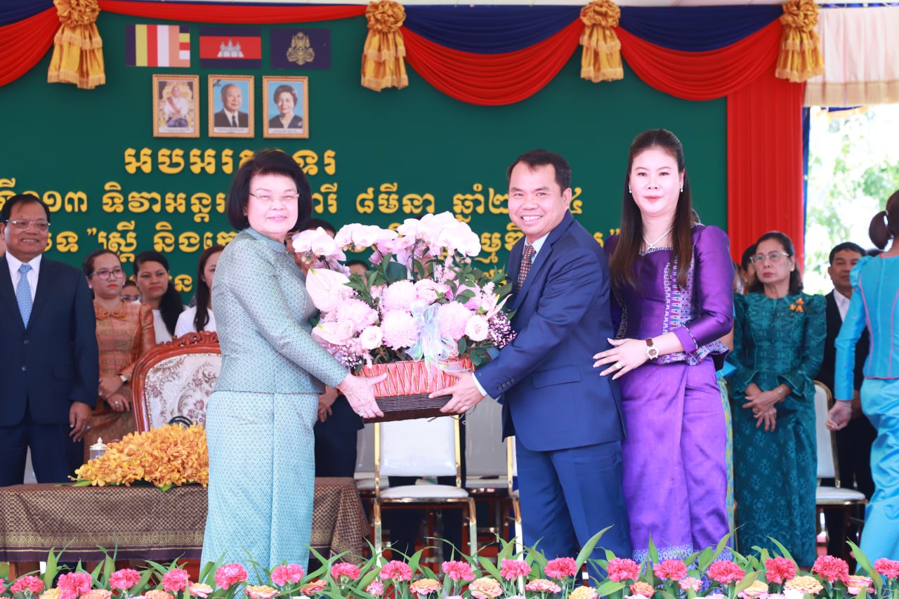 អបអរសាទរខួបលើកទី១១៣ ទិវាអន្តរជាតិ សិទ្ធិនារី ៨មីនា ក្រោមប្រធានបទ”ស្រ្តី និងក្មេងស្រី ក្នុងបរិវត្តកម្មឌីជីថល” នៅក្រុងតាខ្មៅ