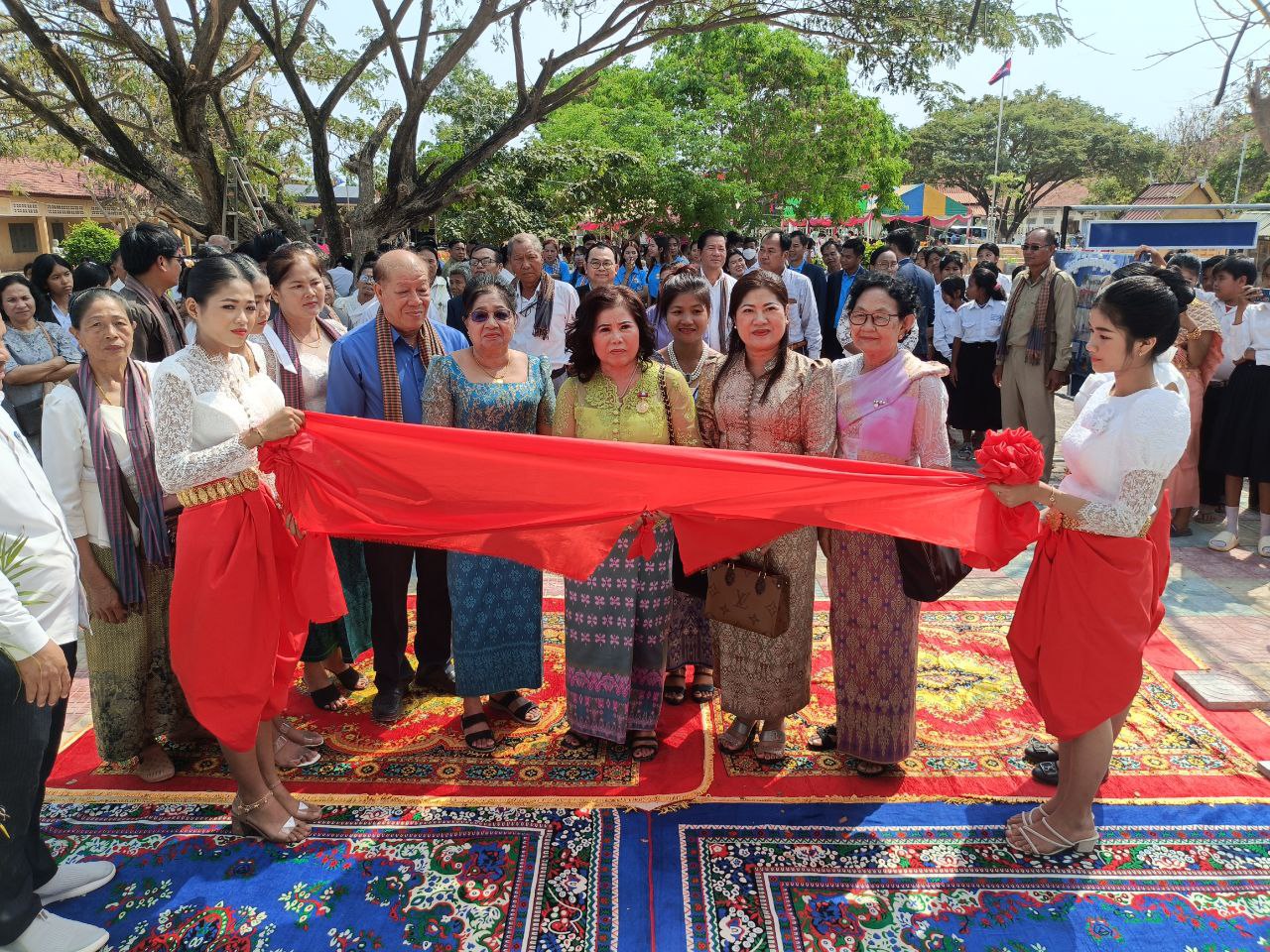 សម្ភោធដាក់ឲ្យប្រើប្រាស់ជាផ្លូវការអគារបណ្ណាល័យ និងសមិទ្ធផលនានា ក្នុង​សាលាអ​នុវិទ្យាល័យ ​គយ ម៉ែង​ ស្រុកមង្គលបូរី