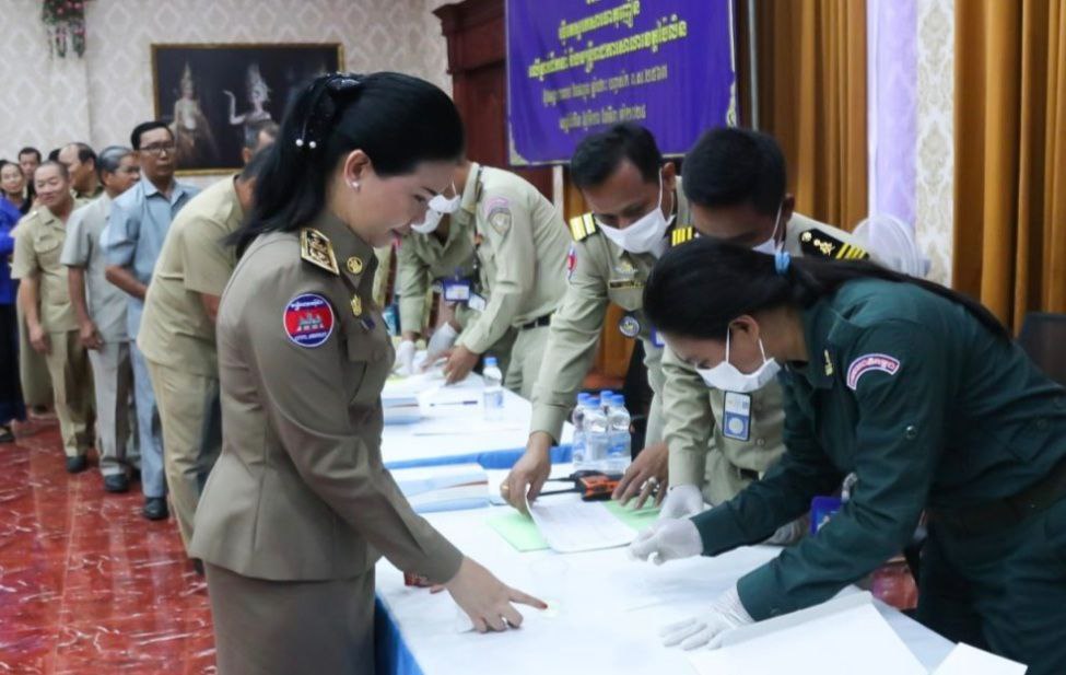 រដ្ឋបាលខេត្តប៉ៃលិន បើកយុទ្ធនាការ ធ្វើតេស្តរកសារធាតុញៀន លើមន្ត្រីរាជការសា​លាខេត្តជាលទ្ធ​ផលអវិជ្ជមាន