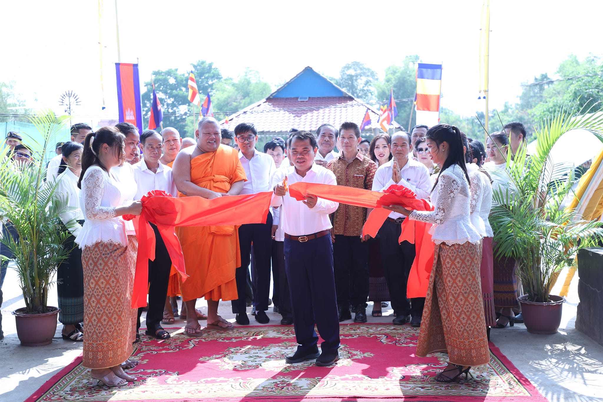 អភិបាលខេត្តកណ្តាល សម្ភោធឆ្លងសមិទ្ធផលនានា ក្នុងវត្តពោធិ៍លាស់» ស្ថិតក្នុង ស្រុកខ្សាច់កណ្ដាល