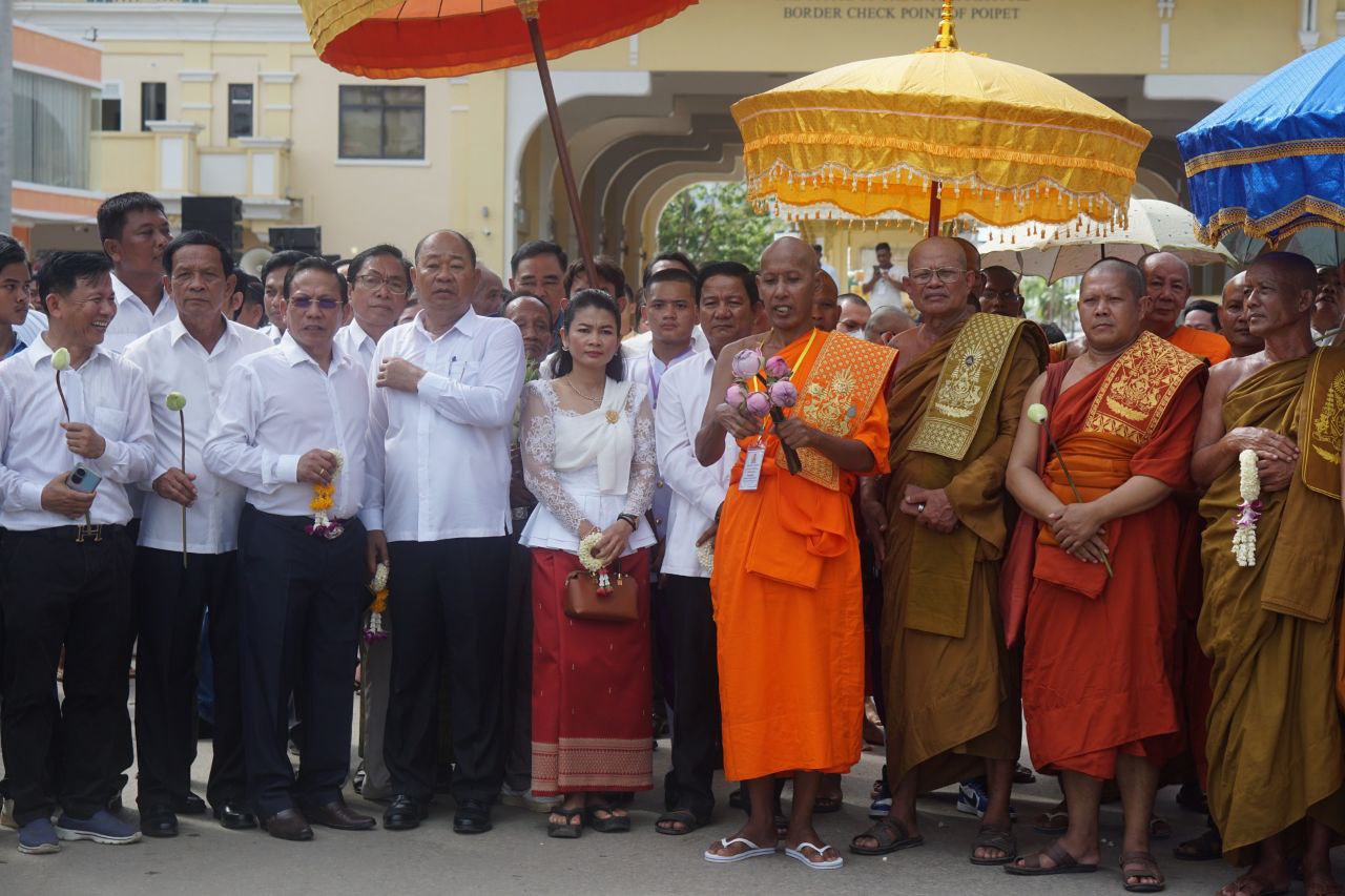 ពិធីទទួល និងដង្ហែរ អា​រាធនាព្រះ​បរមសារីរិកធាតុ យា​ងមកពីប្រទេស​ស្រីលង្កា មកប្រតិស្ឋានក្នុង វត្តឃោ​សត្ថារាម(ស្រះត្រាច ) សង្កាត់​អូរជ្រៅ ក្រុងប៉ោយប៉ែត