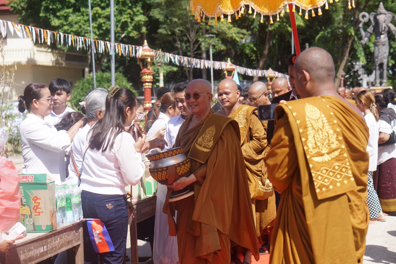 បុណ្យផ្កាប្រាក់សាមគ្គីអមពិធីបុណ្យដង្ហែទៀនព្រះវស្សាព្រះរាជទ្រព្យ ព្រះករុណាព្រះបាទសម្តេច ព្រះបរមនាថ នរោត្តម សីហមុនី ព្រះមហាក្សត្រ នៃព្រះរាជាណាចក្រកម្ពុជា