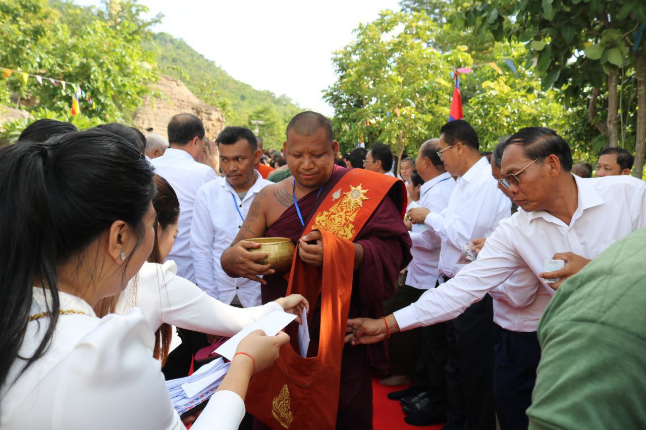 ពិធីបុណ្យពុទ្ធាភិ​សេក ព្រះពុទ្ធអង្គធំក​ម្ពស់ ៩ ម៉ែត្រ វត្តថ្មរមៀល