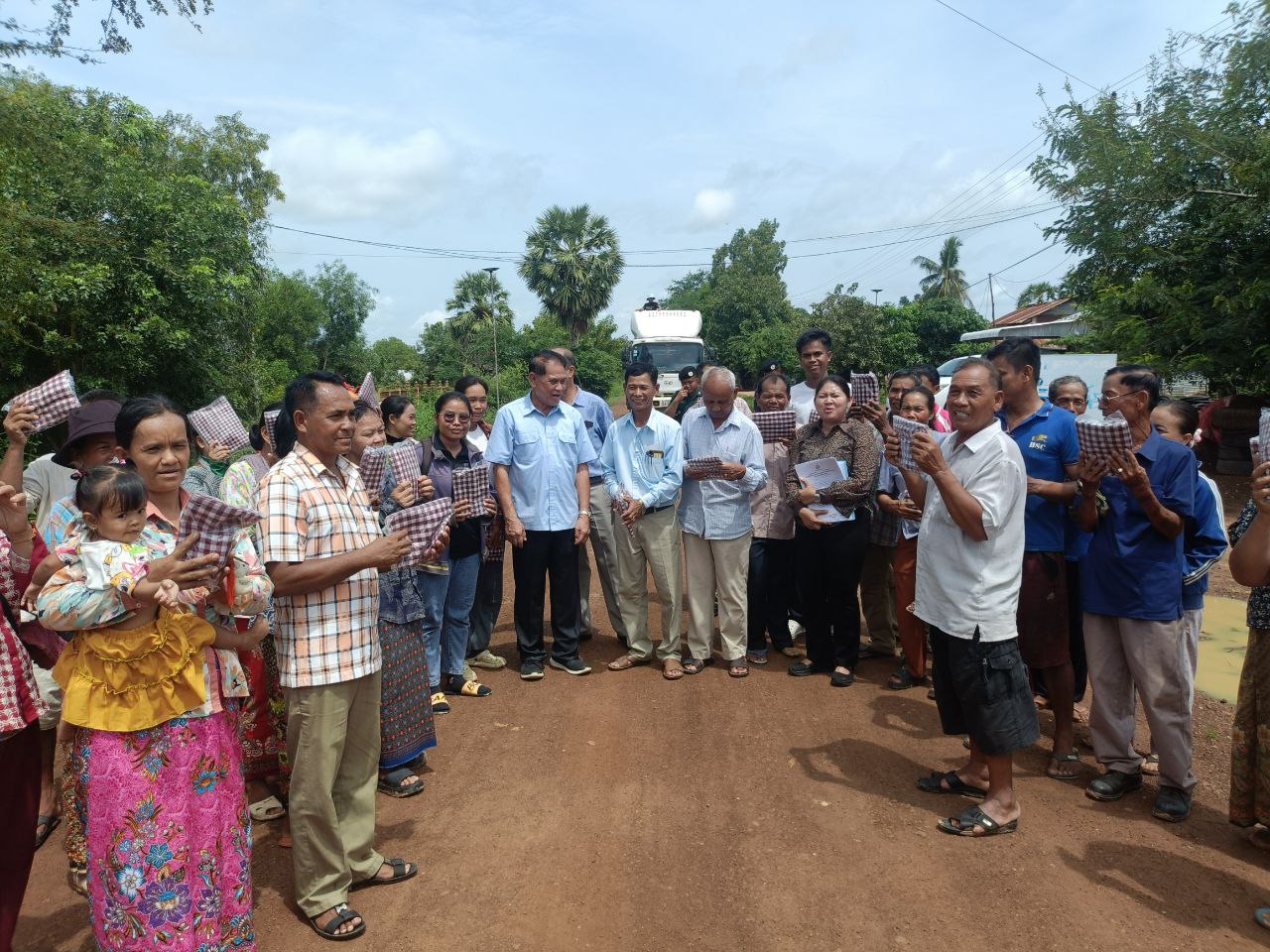 គណៈប្រតិភូ​ក្រសួង​ អភិវឌ្ឍន៍​ជនបទ​ និង​ក្រសួង​ សេដ្ឋកិច្ច​ និងហិរញ្ញវត្ថុ​ចុះត្រួតពិនិត្យ​ និង​វាយតម្លៃ​ លេីការងារថែទាំផ្លូវ